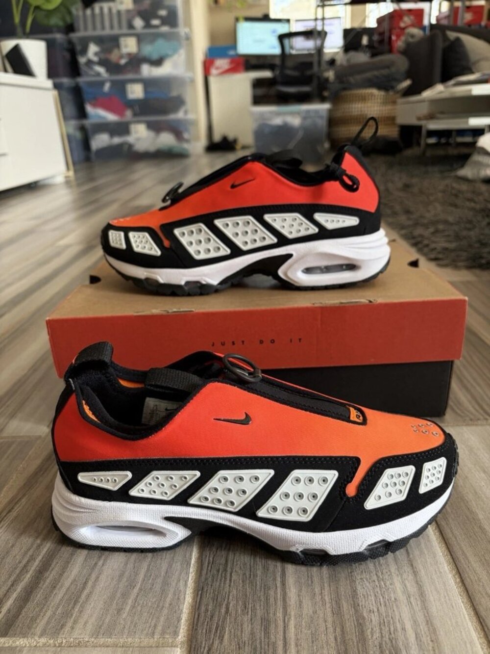 Women’s Nike Air Max Sunder Sunset SE Shoes - Bright Crimson Black HJ8080-600